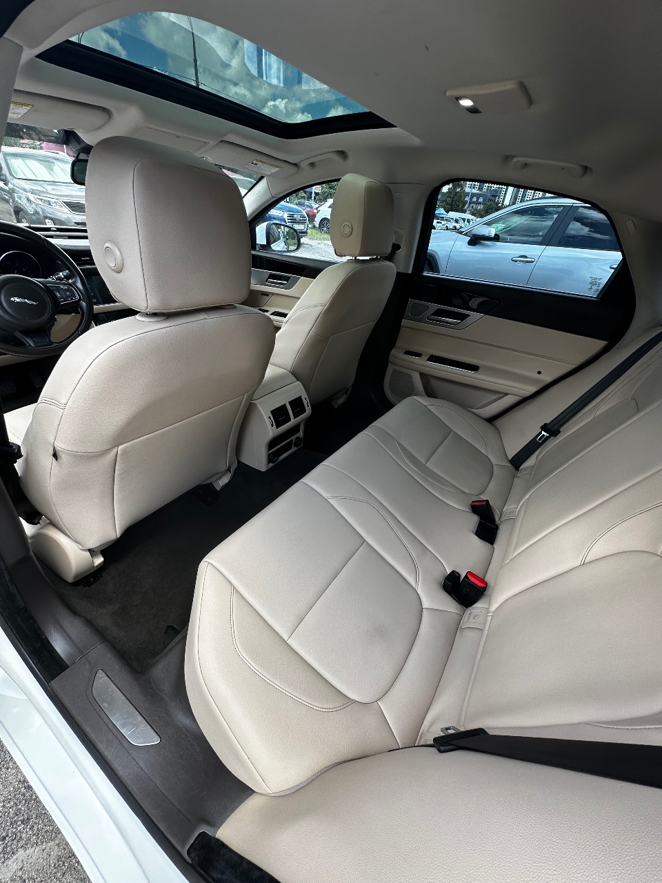 Jaguar XF - фото 14