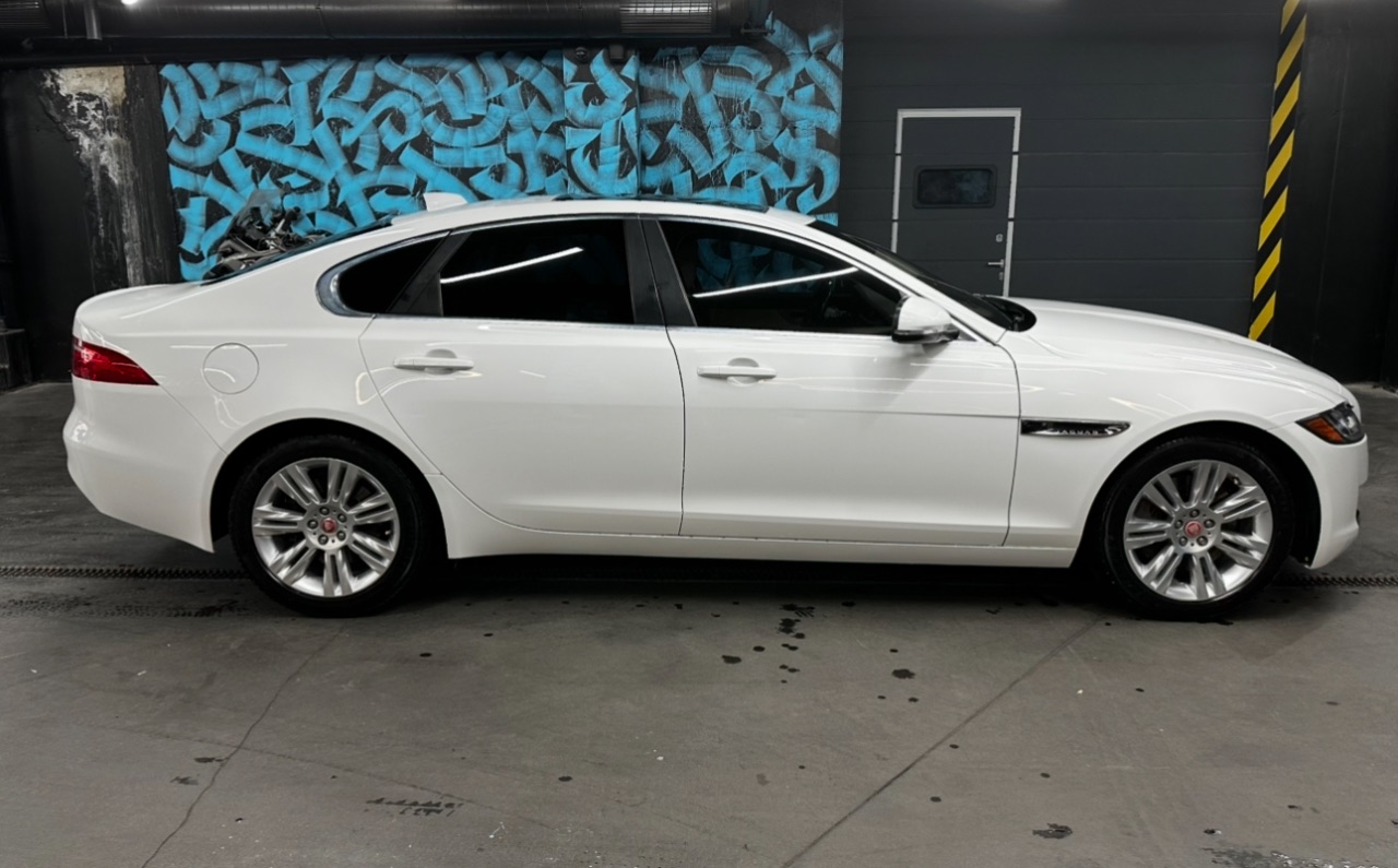Jaguar XF - фото 7
