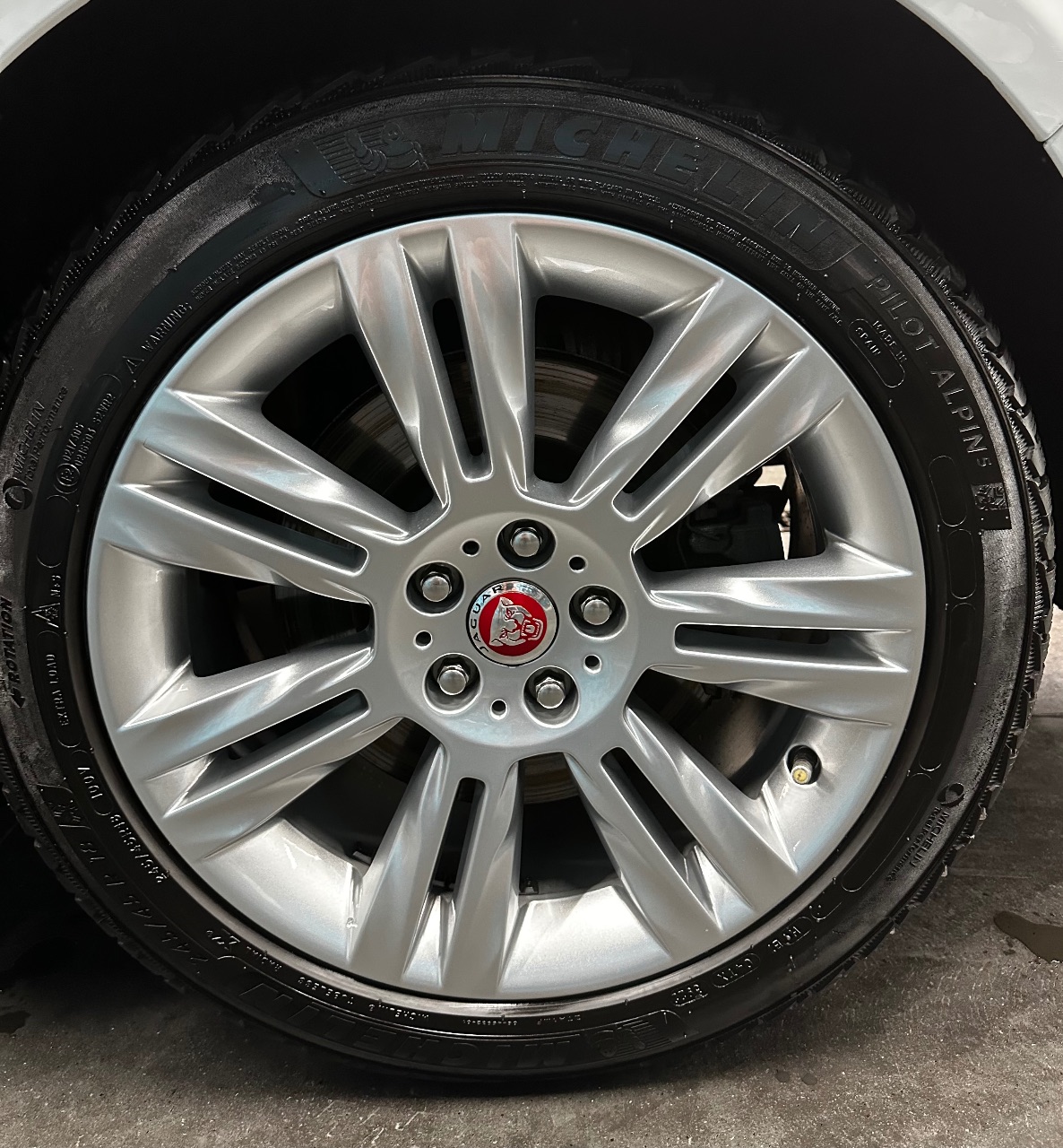 Jaguar XF - фото 9