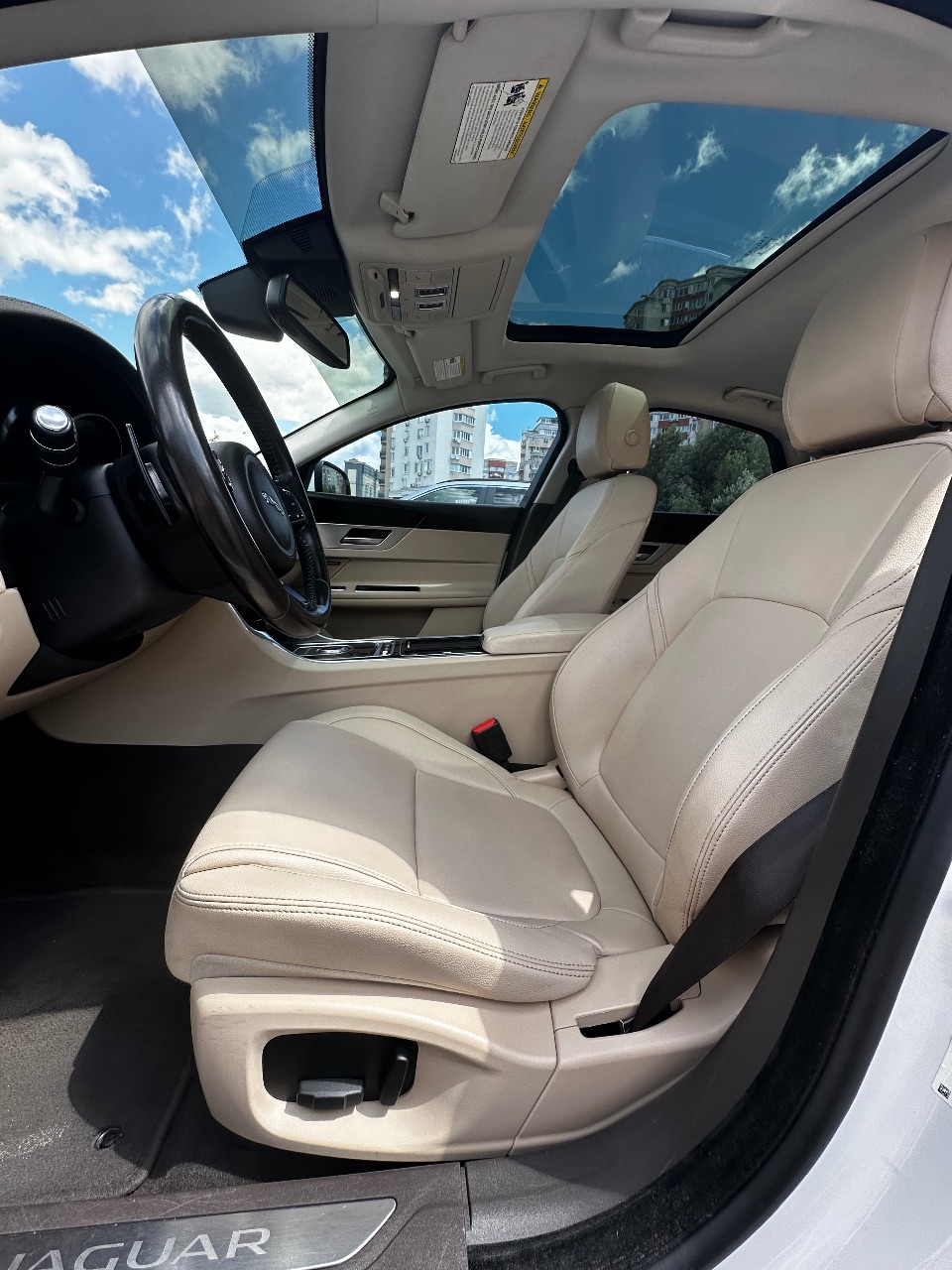 Jaguar XF - фото 13