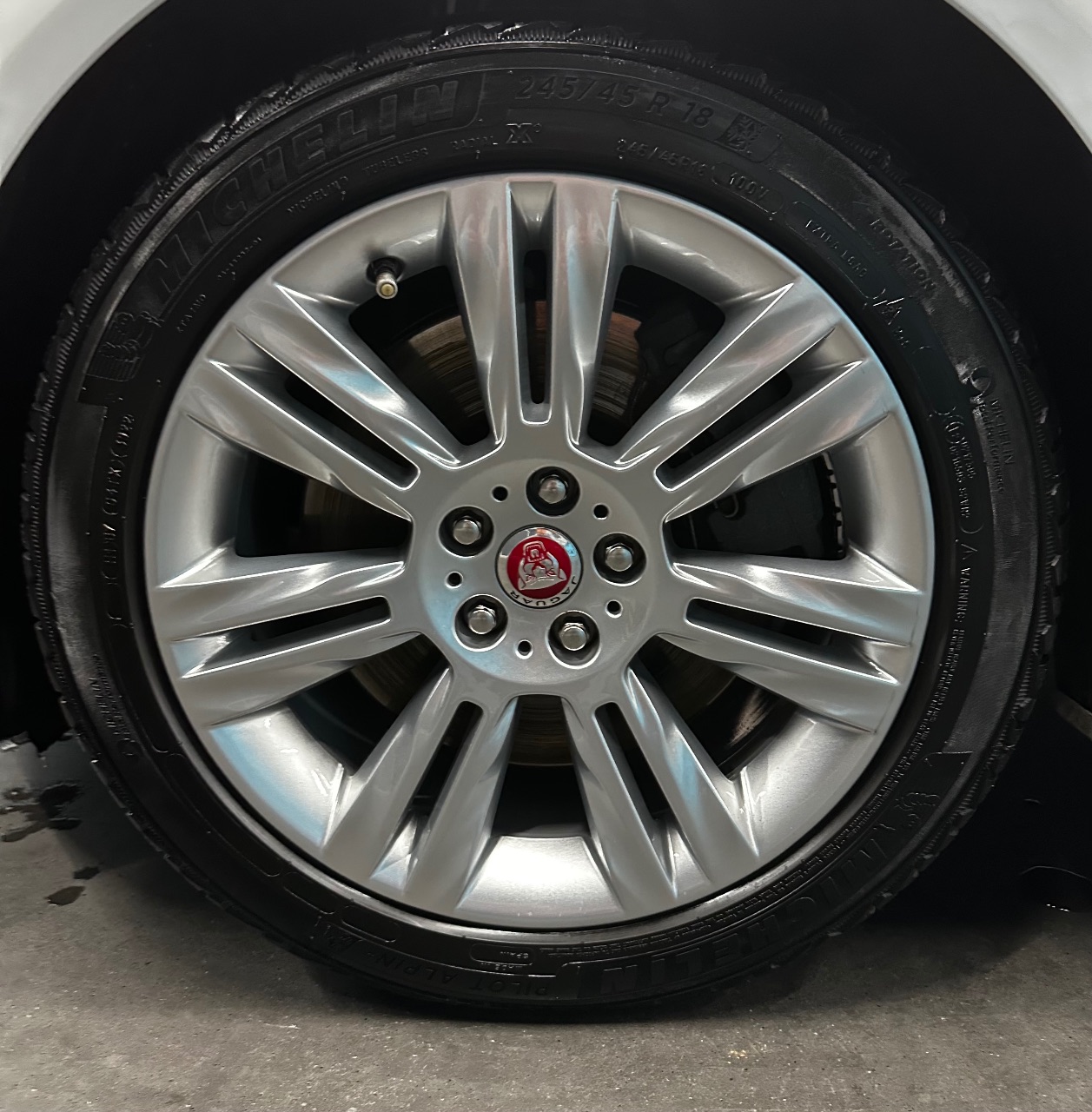 Jaguar XF - фото 8