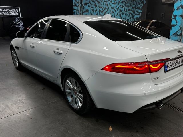 Jaguar XF - фото 4
