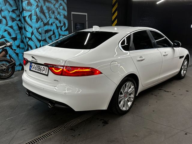Jaguar XF - фото 5