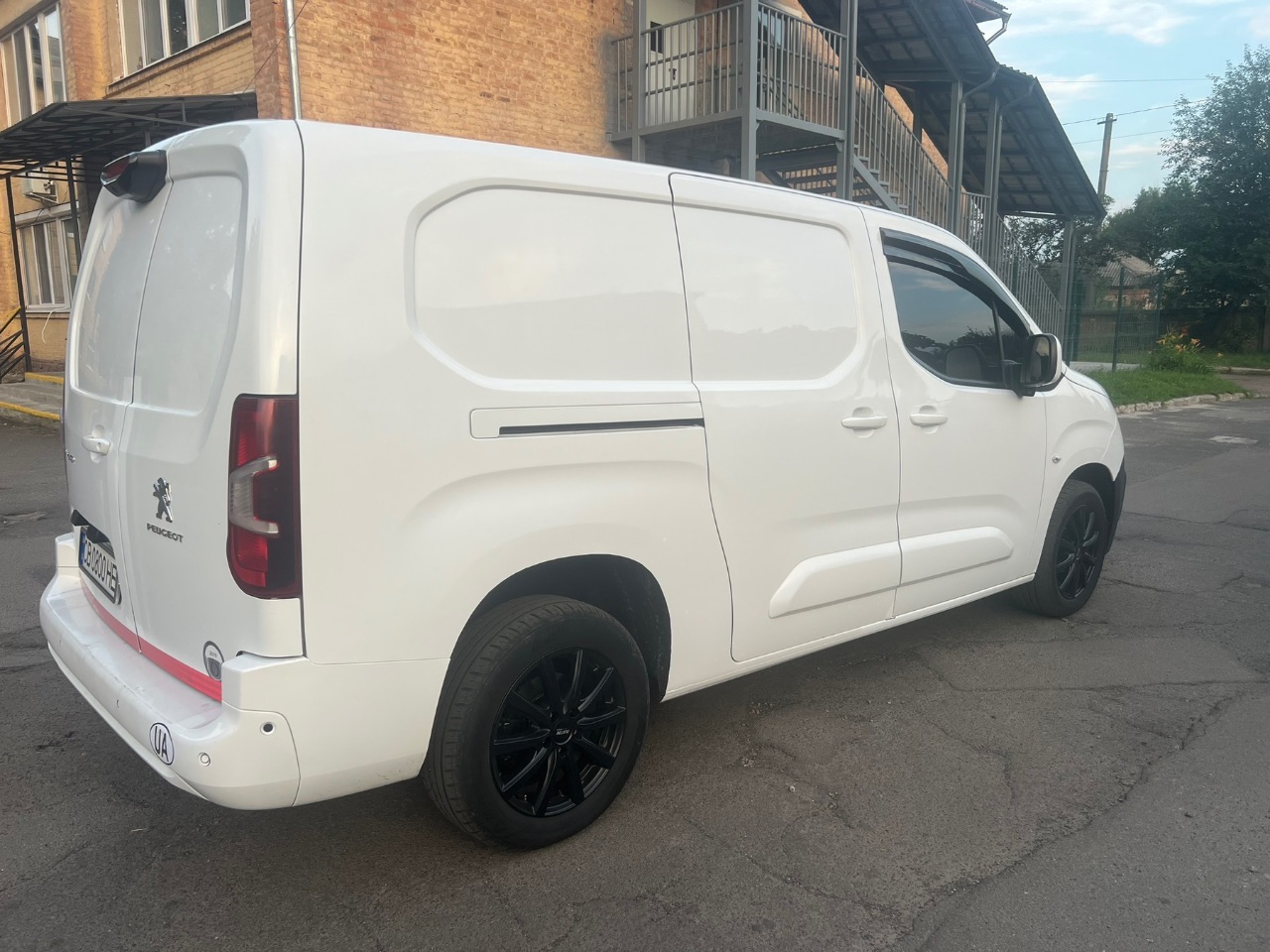 Peugeot Partner - фото 14