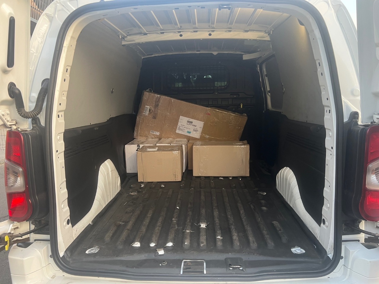 Peugeot Partner - фото 9