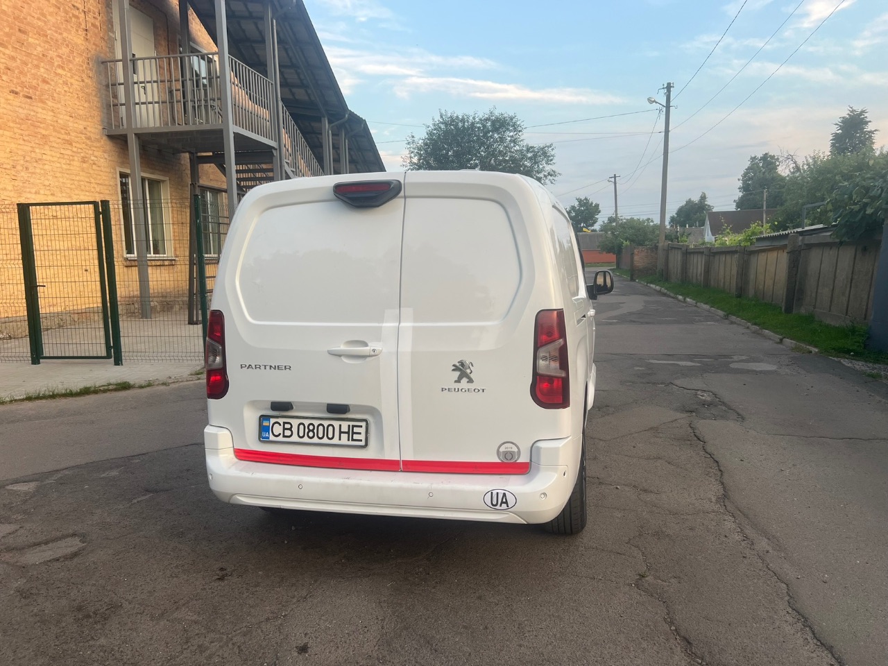 Peugeot Partner - фото 12