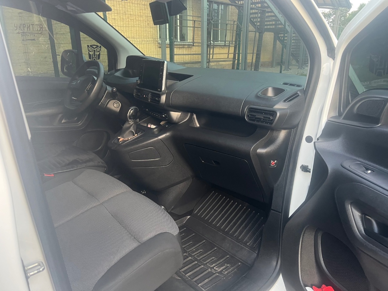 Peugeot Partner - фото 16