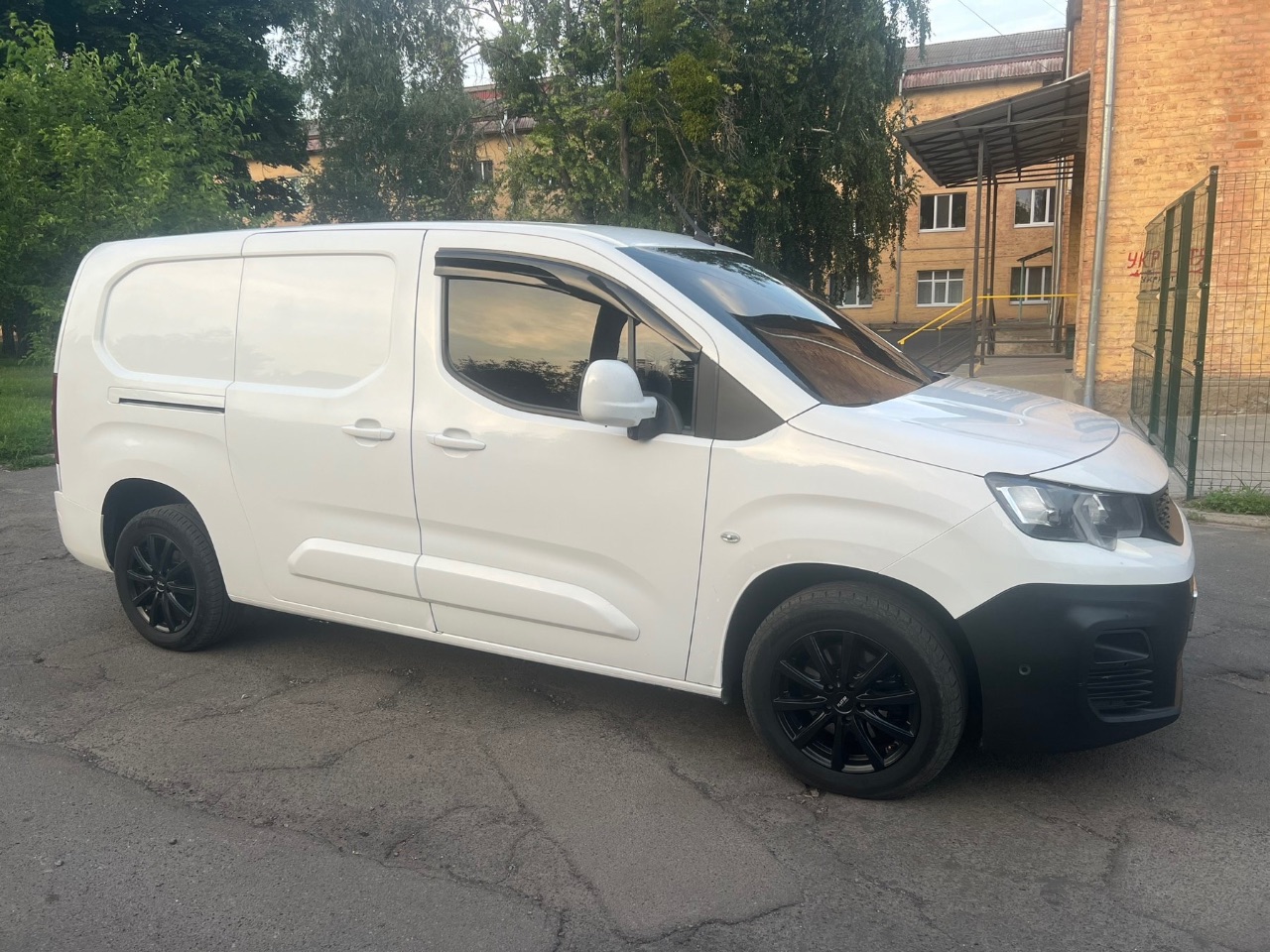 Peugeot Partner - фото 7