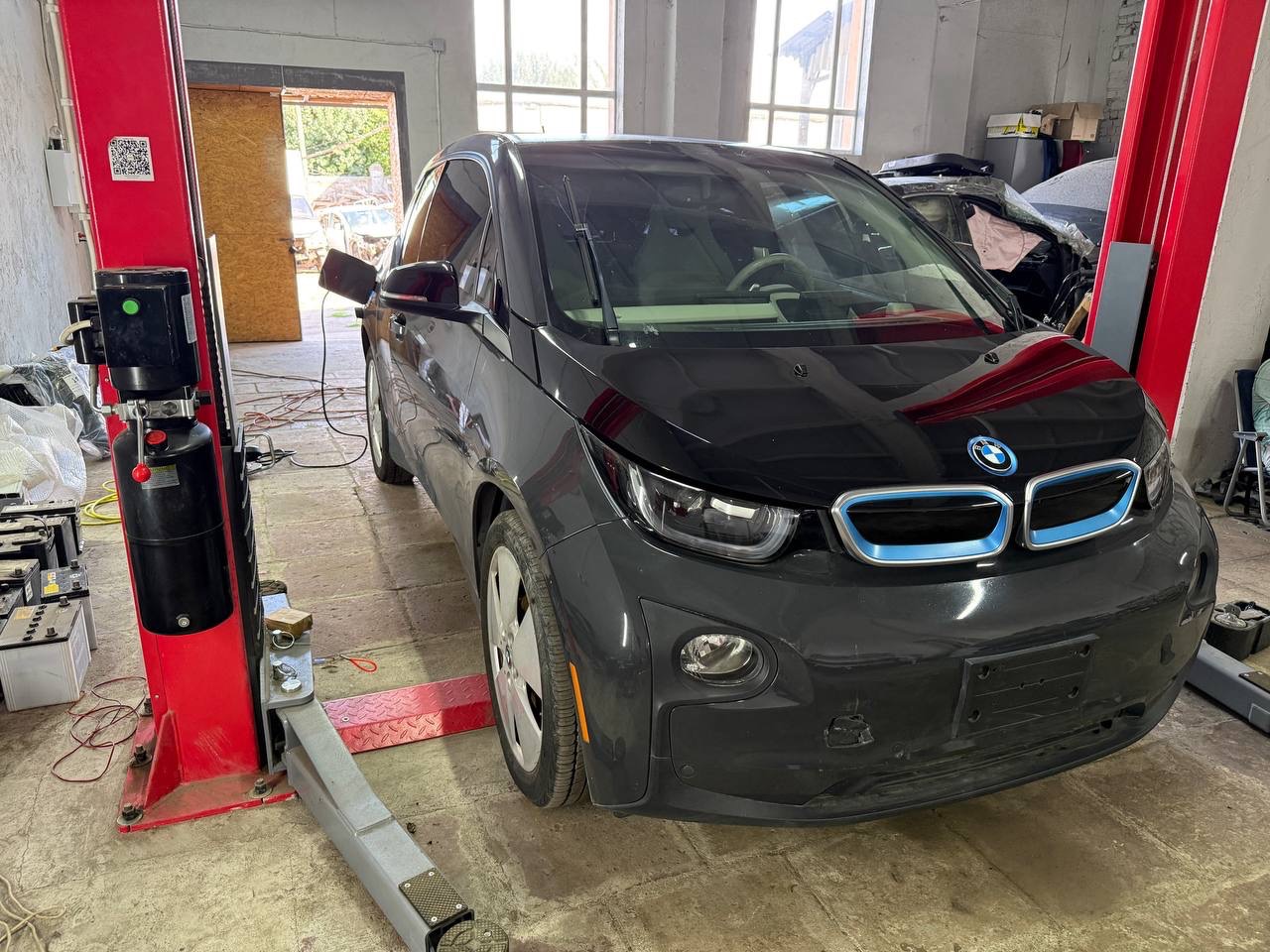 BMW i3 - фото 1