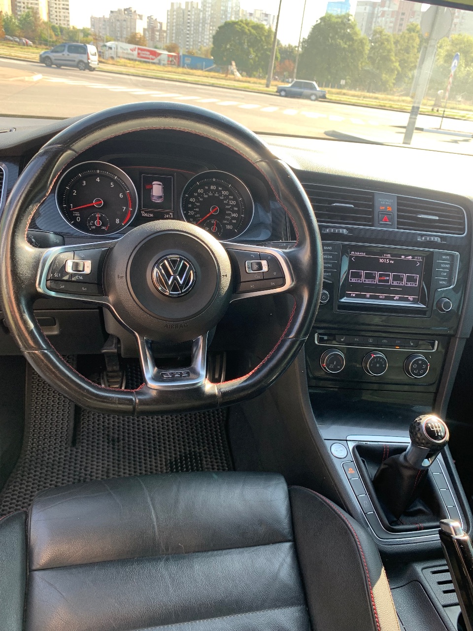 Volkswagen Golf GTI - фото 10