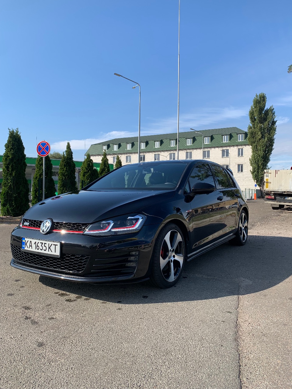 Volkswagen Golf GTI - фото 1