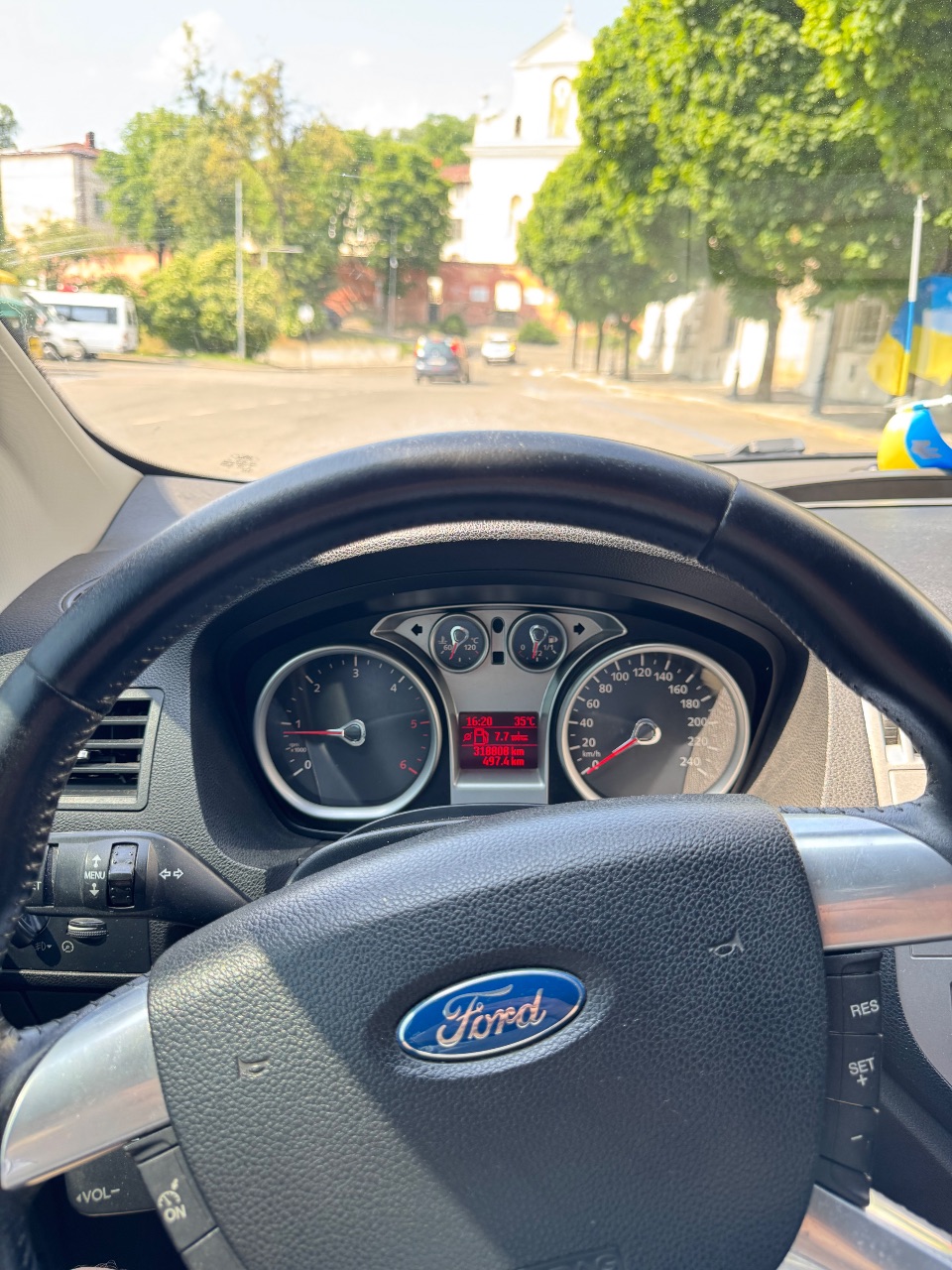 Ford Kuga - фото 4