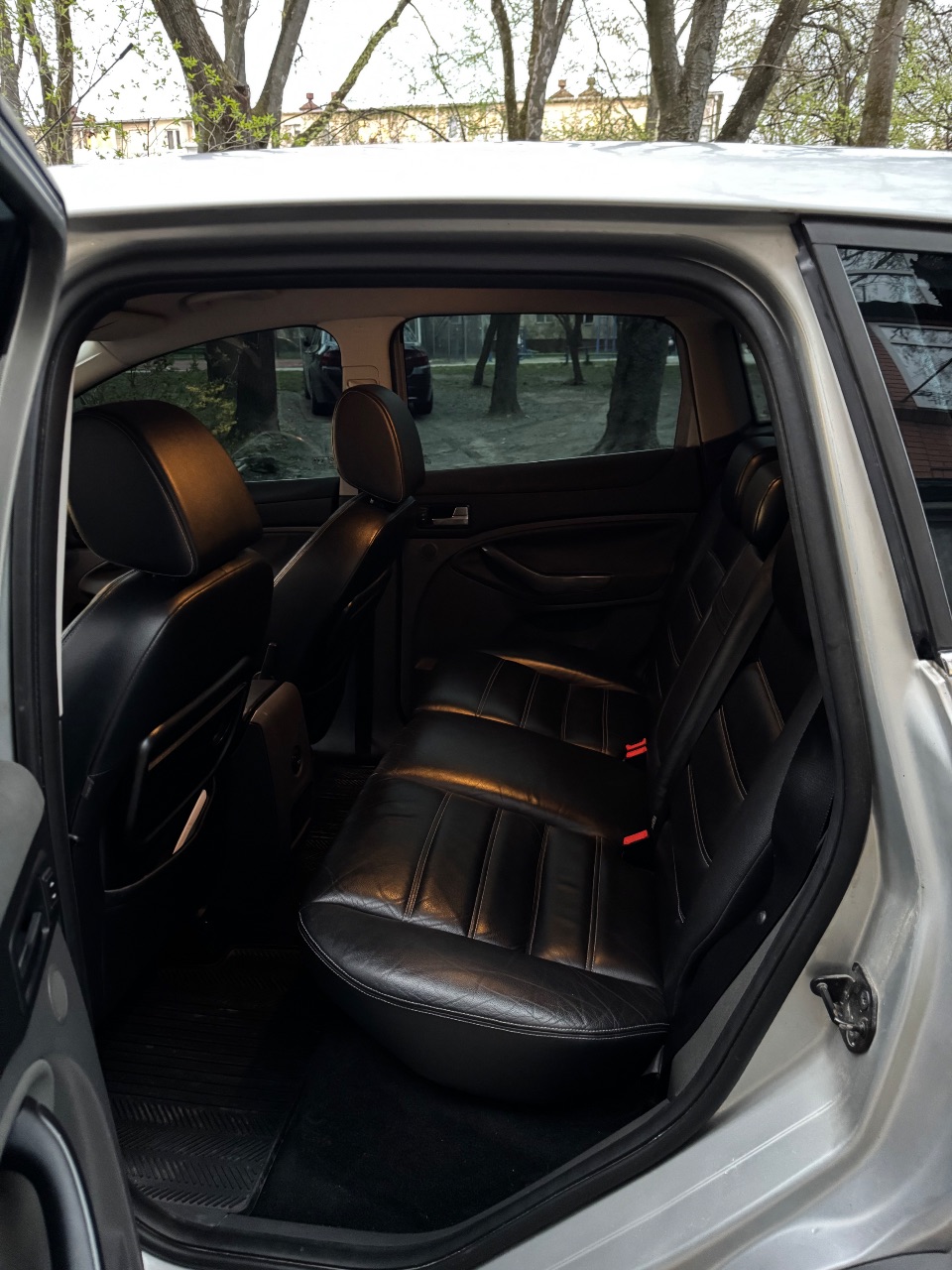 Ford Kuga - фото 12