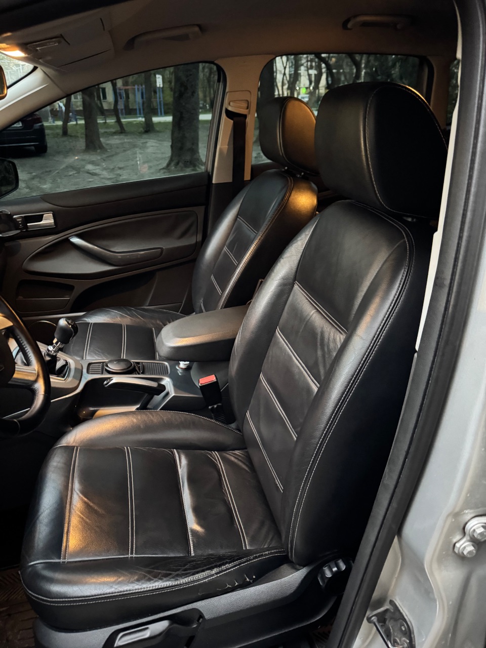 Ford Kuga - фото 11