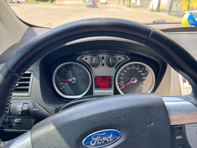 Ford Kuga - фото 4