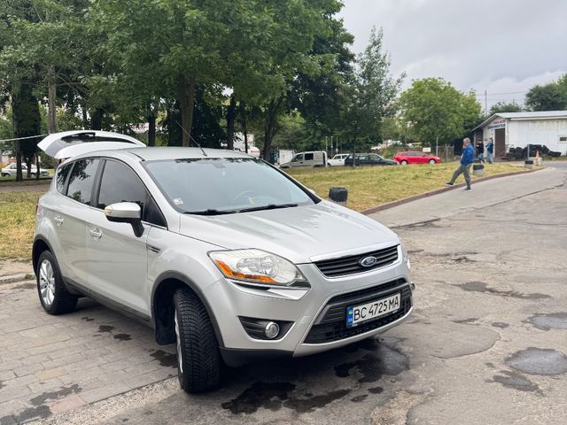 Ford Kuga - фото 1