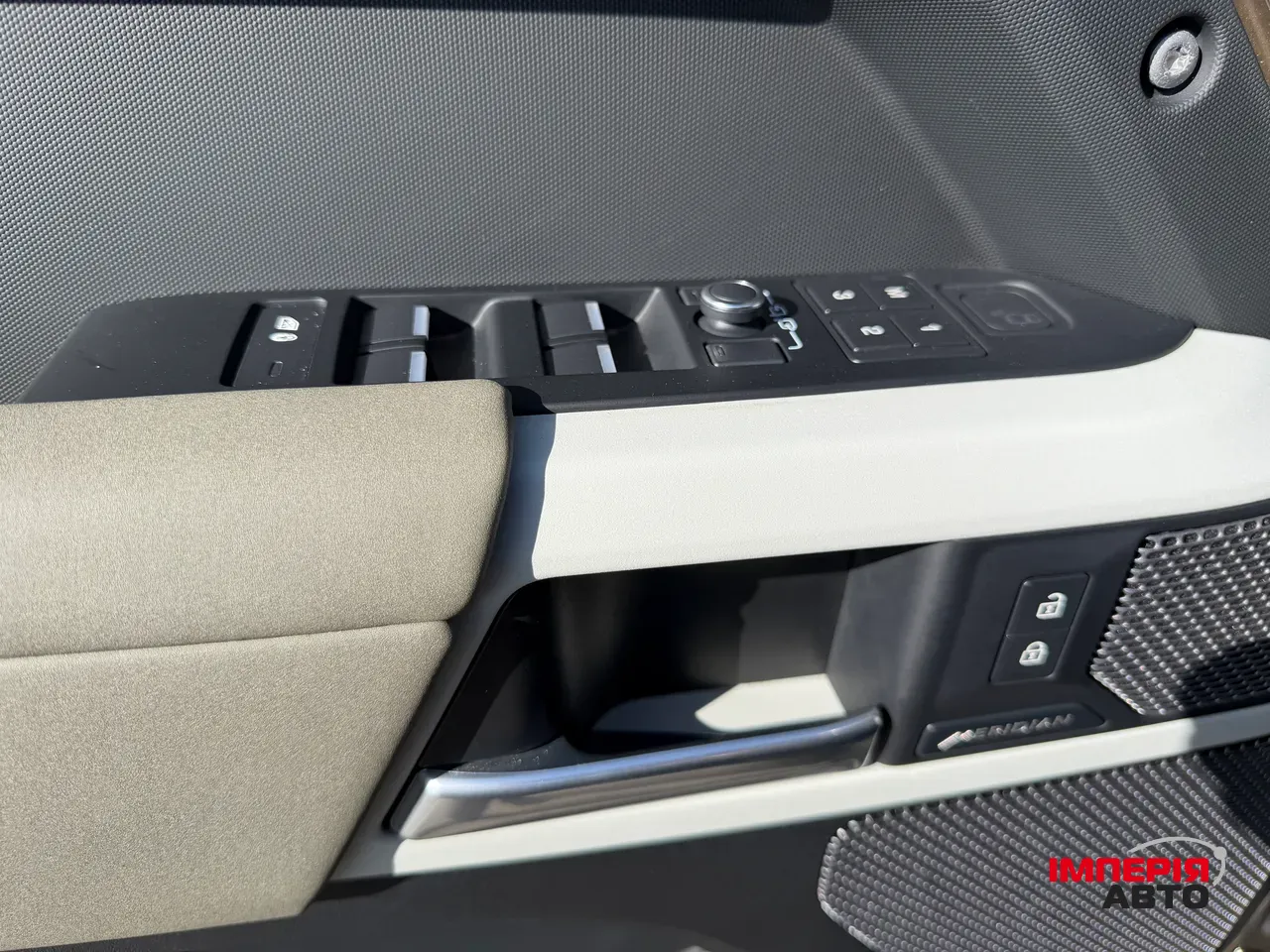 Land Rover Defender - фото 15