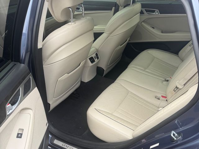 Hyundai Genesis - фото 1