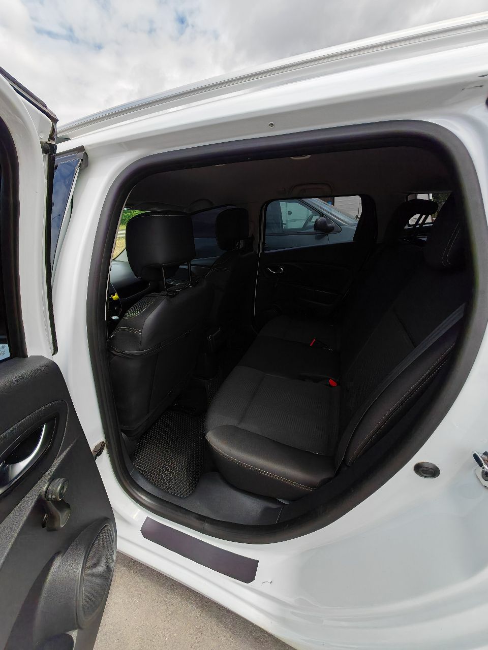 Renault Clio - фото 18