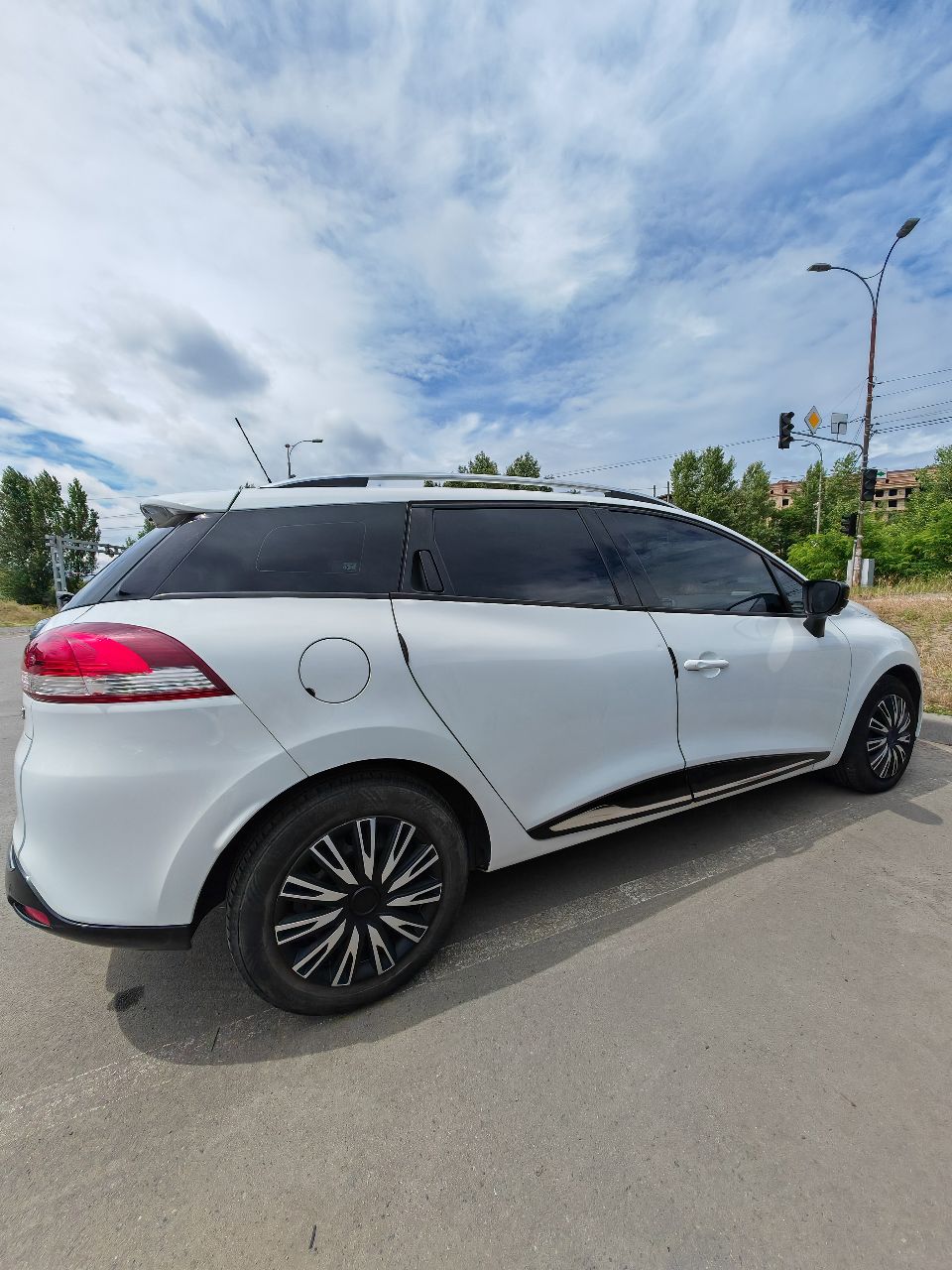 Renault Clio - фото 11