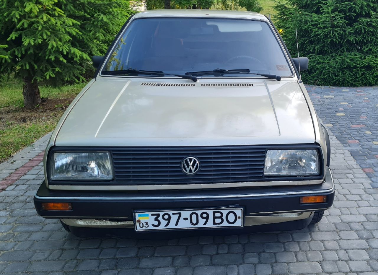 Volkswagen Jetta - фото 1