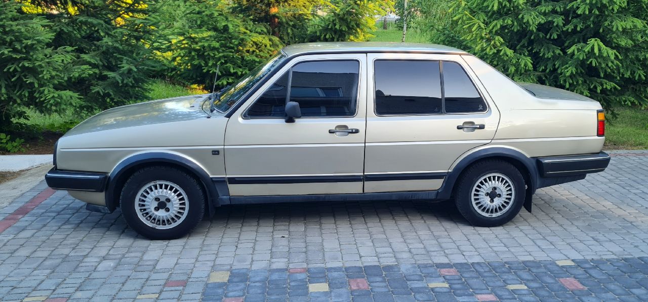 Volkswagen Jetta - фото 2