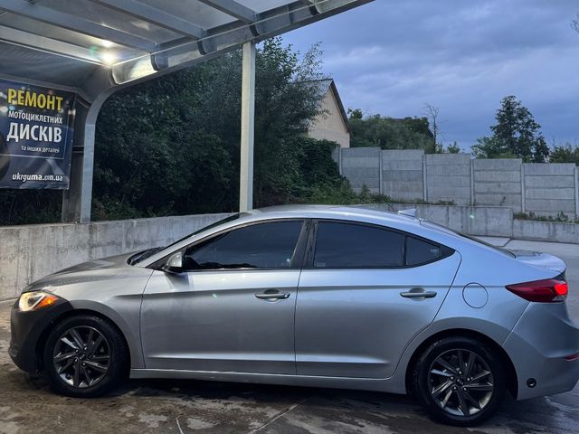 Hyundai Elantra - фото 2
