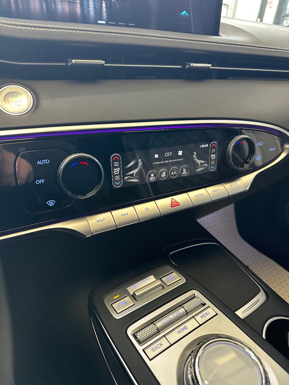 Genesis GV70 - фото 24