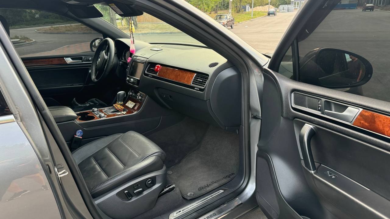 Volkswagen Touareg - фото 8