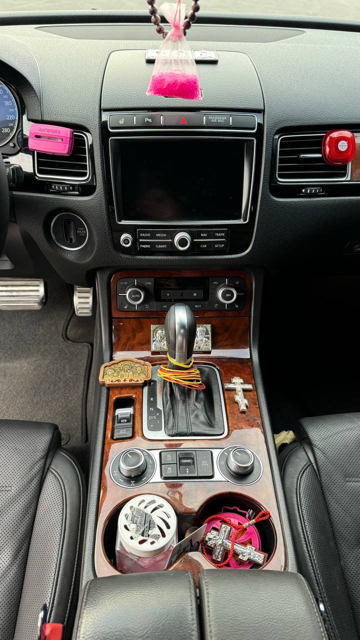 Volkswagen Touareg - фото 12