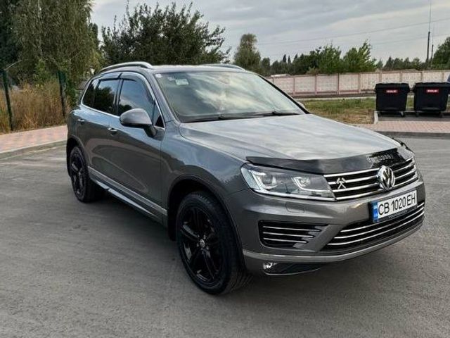 Volkswagen Touareg - фото 1