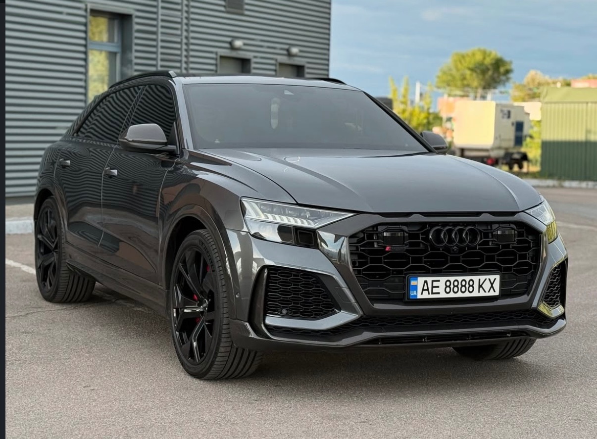 Audi RS Q8 - фото 9