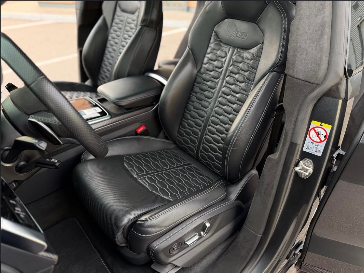 Audi RS Q8 - фото 7