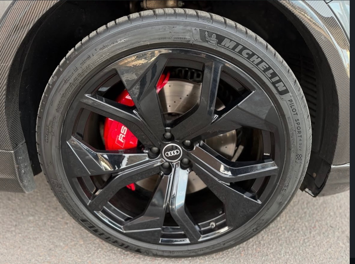 Audi RS Q8 - фото 11