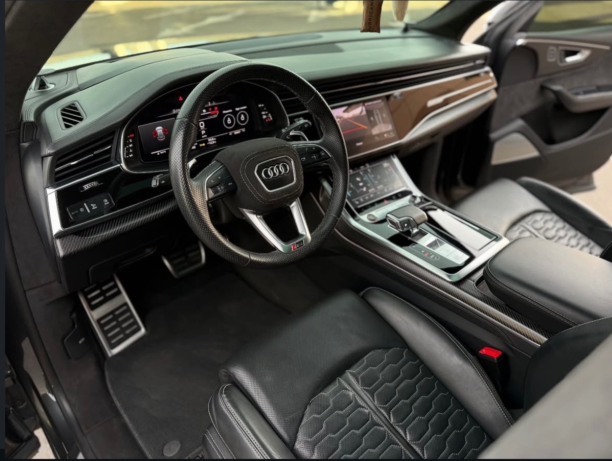 Audi RS Q8 - фото 10