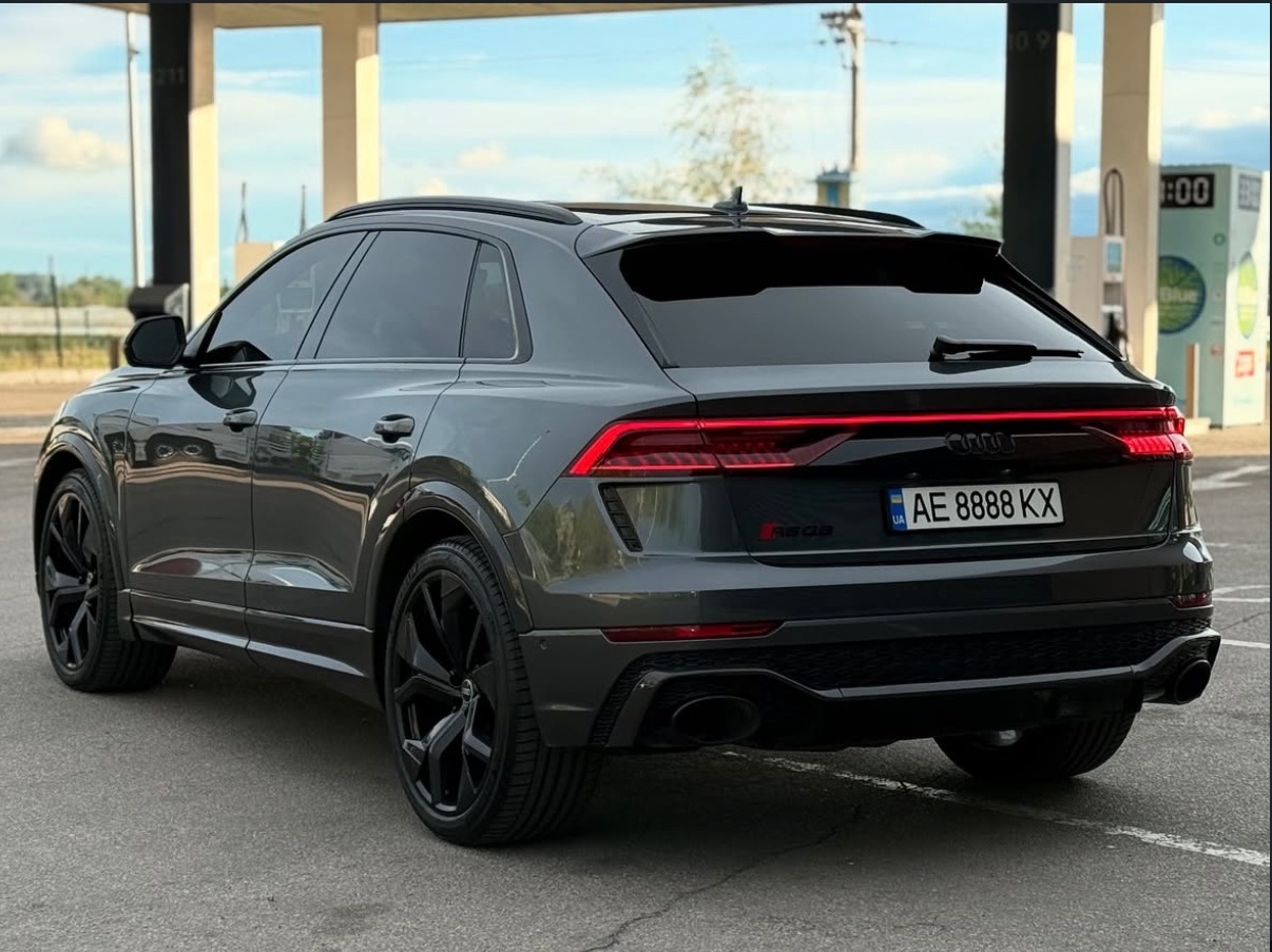 Audi RS Q8 - фото 6