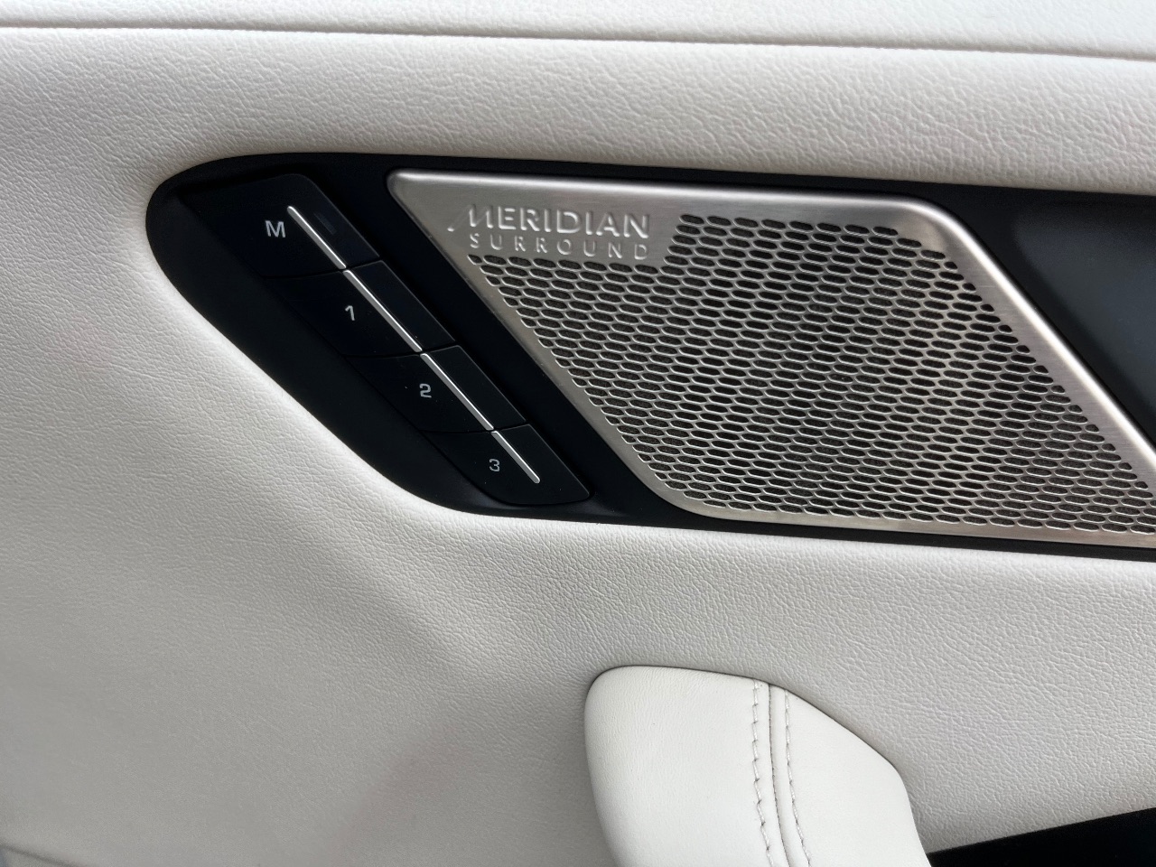 Jaguar I-Pace - фото 13