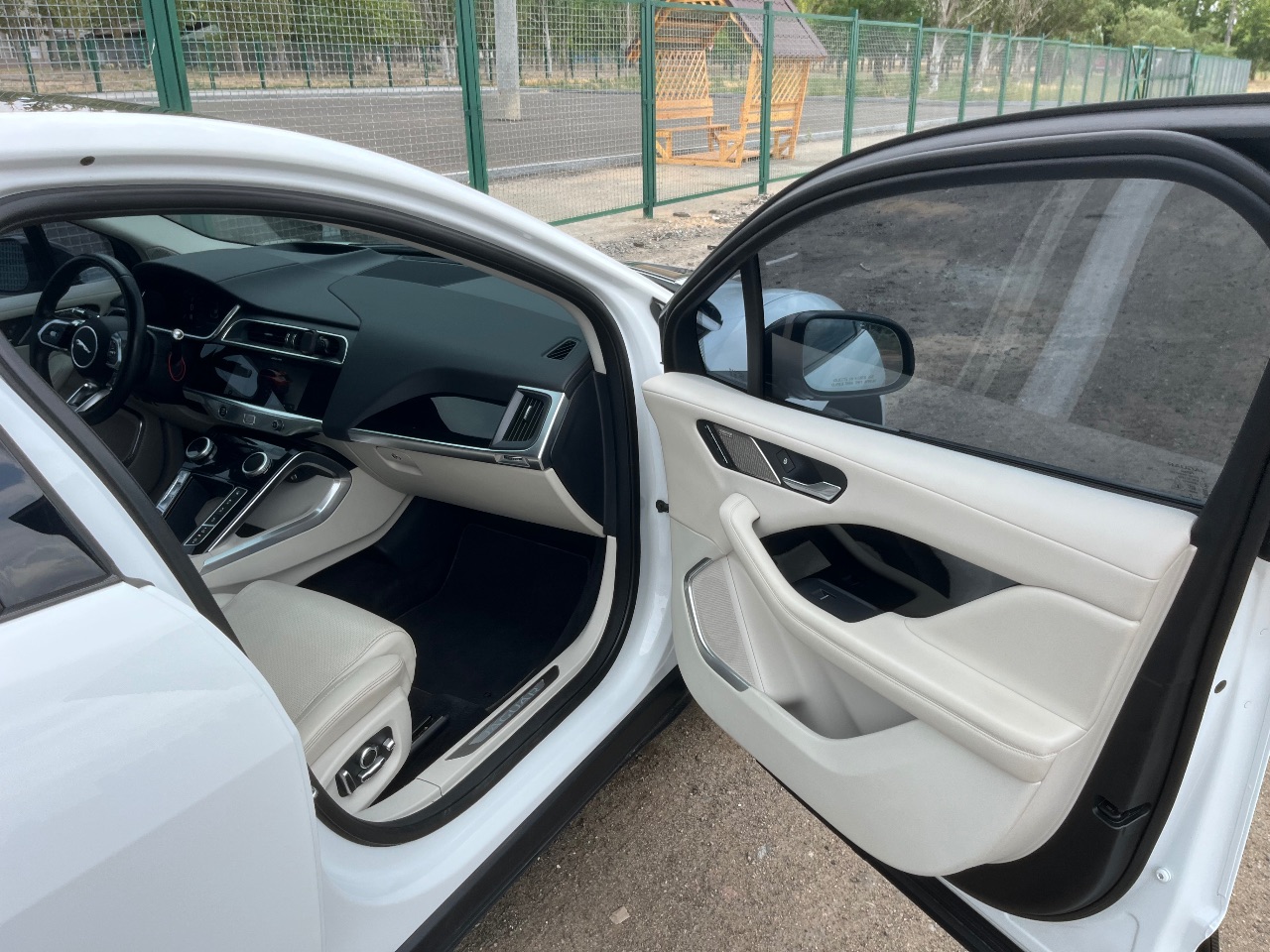 Jaguar I-Pace - фото 9