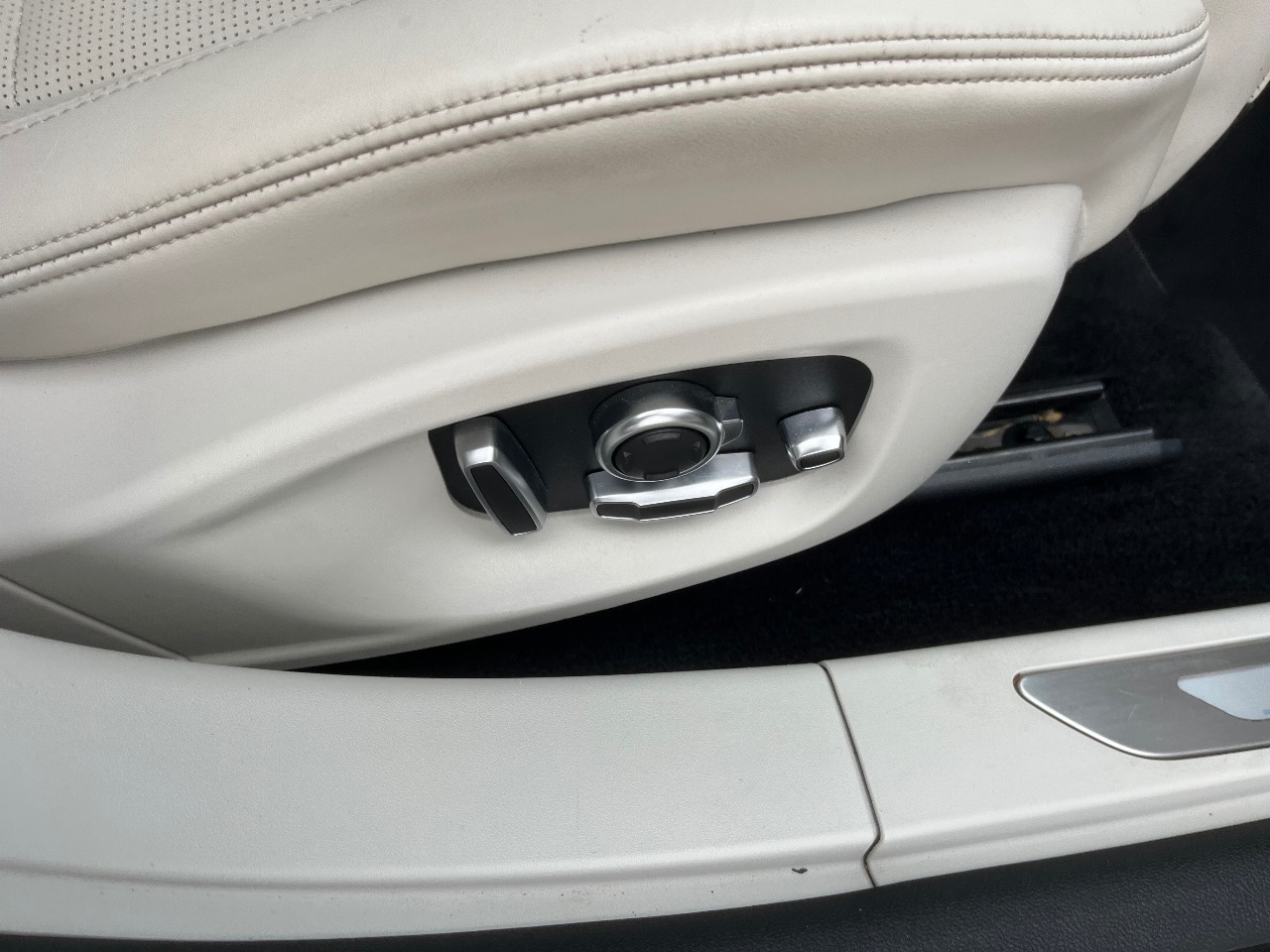 Jaguar I-Pace - фото 5