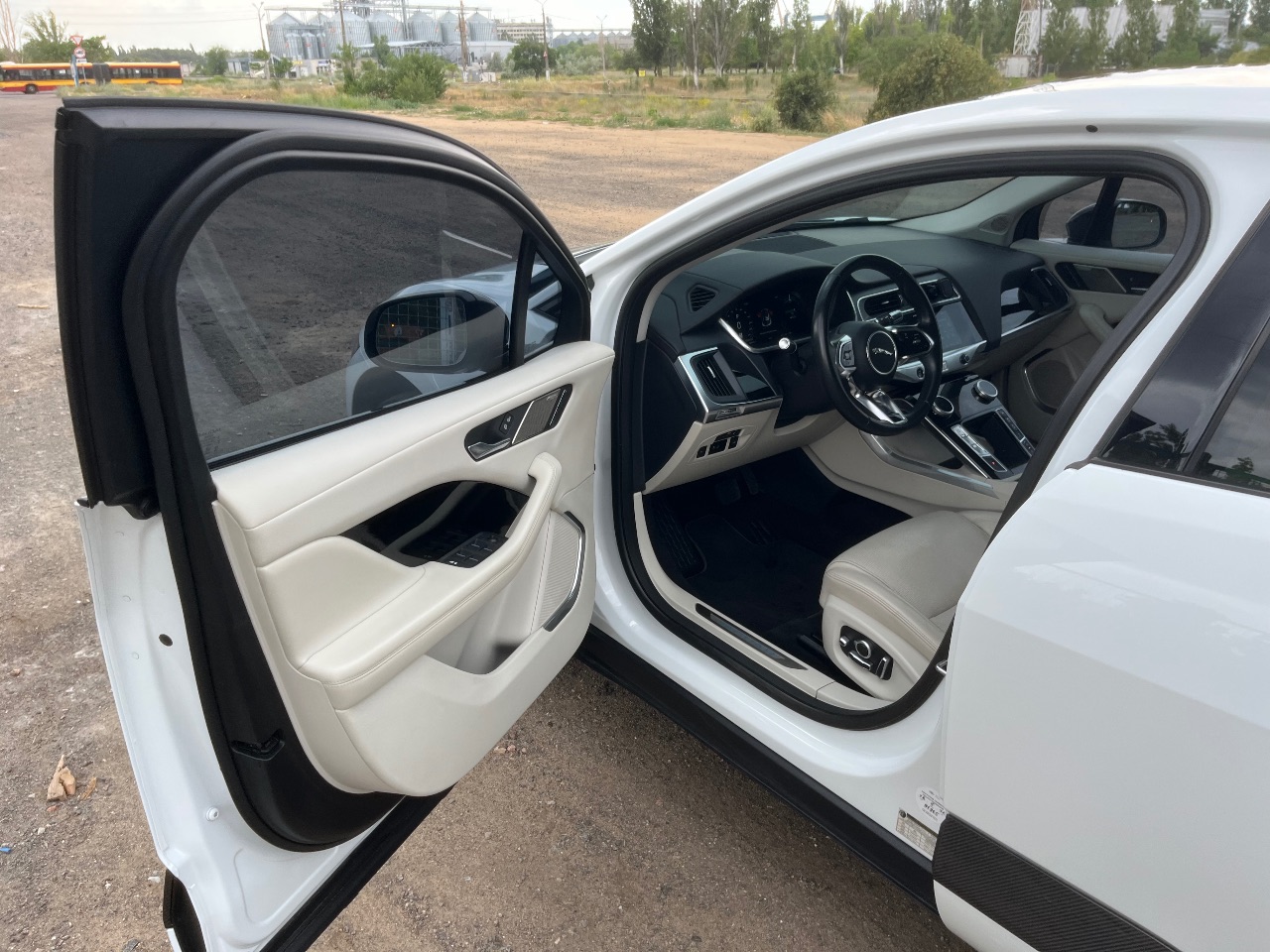 Jaguar I-Pace - фото 10