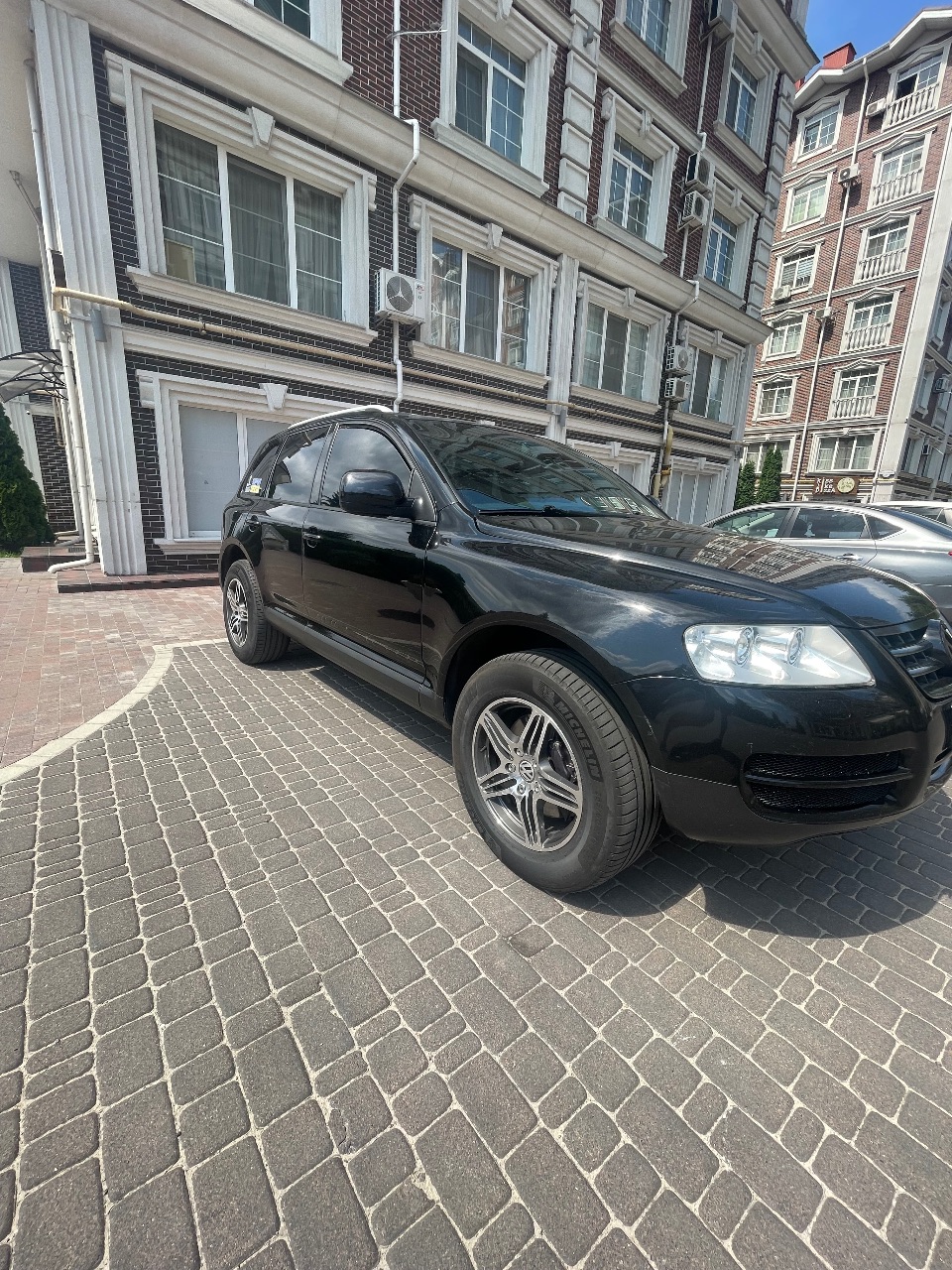 Volkswagen Touareg - фото 1