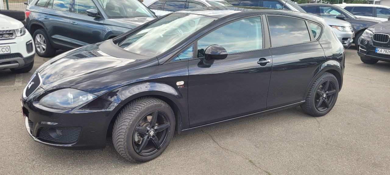 SEAT Leon - фото 1