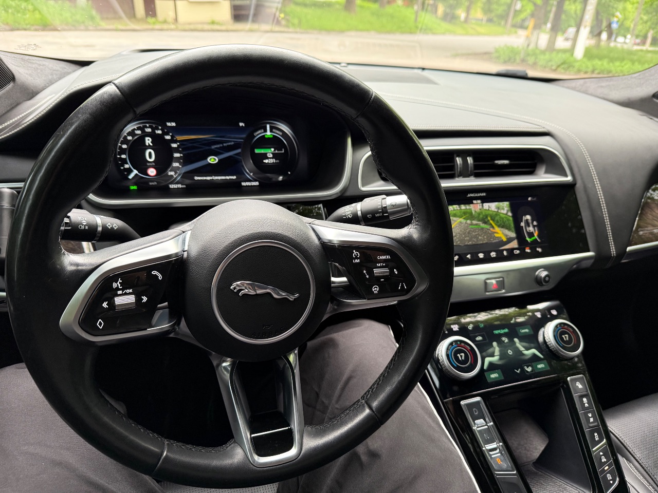 Jaguar I-Pace - фото 10