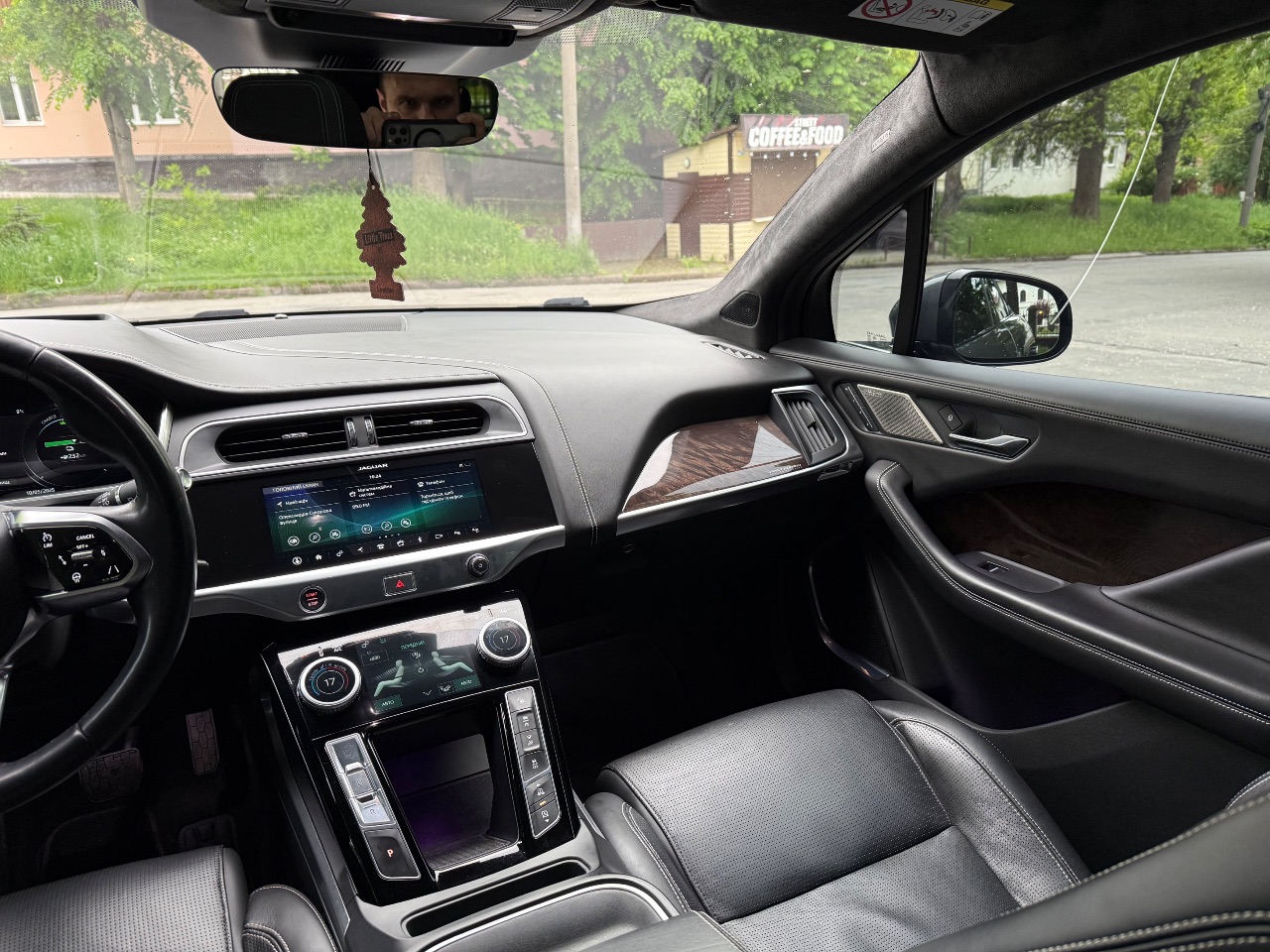 Jaguar I-Pace - фото 9