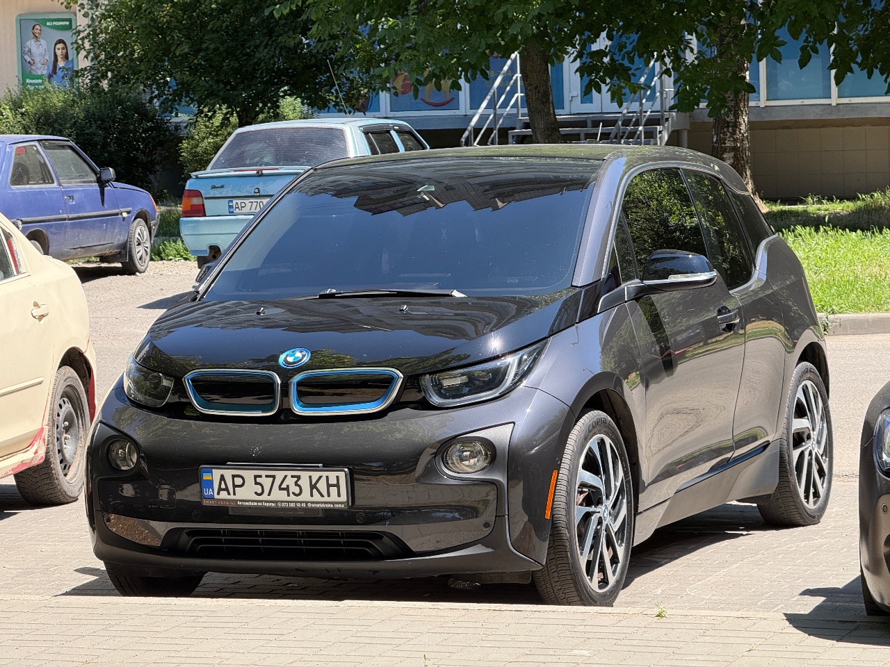 BMW i3 - фото 1