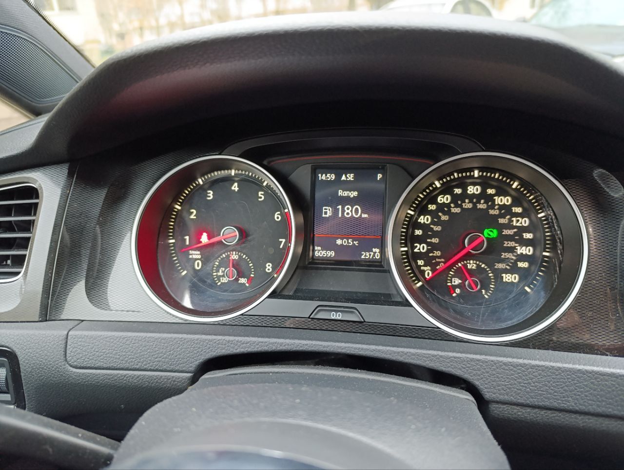 Volkswagen Golf GTI - фото 4