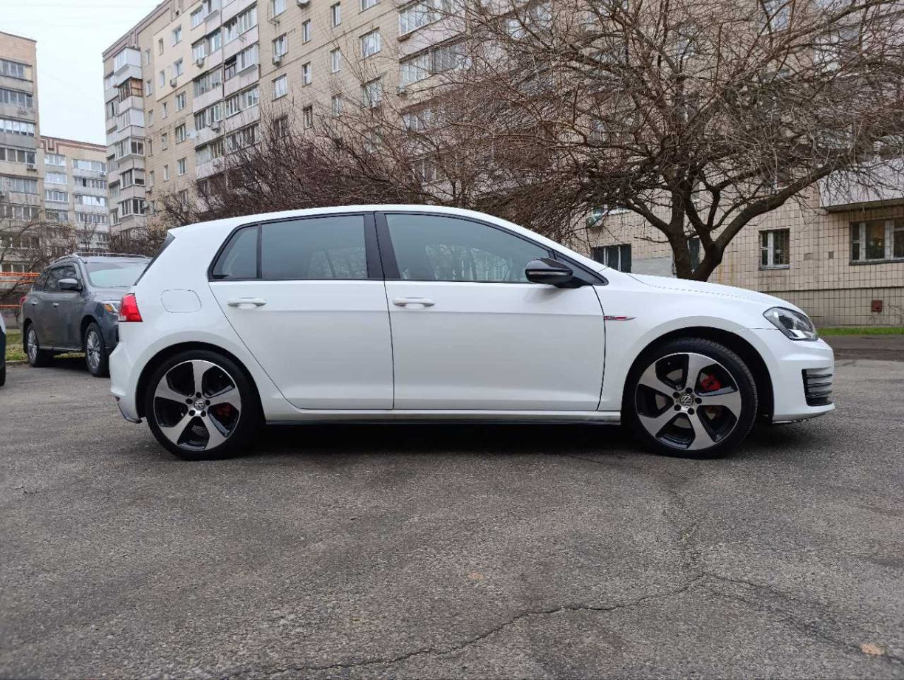 Volkswagen Golf GTI - фото 3