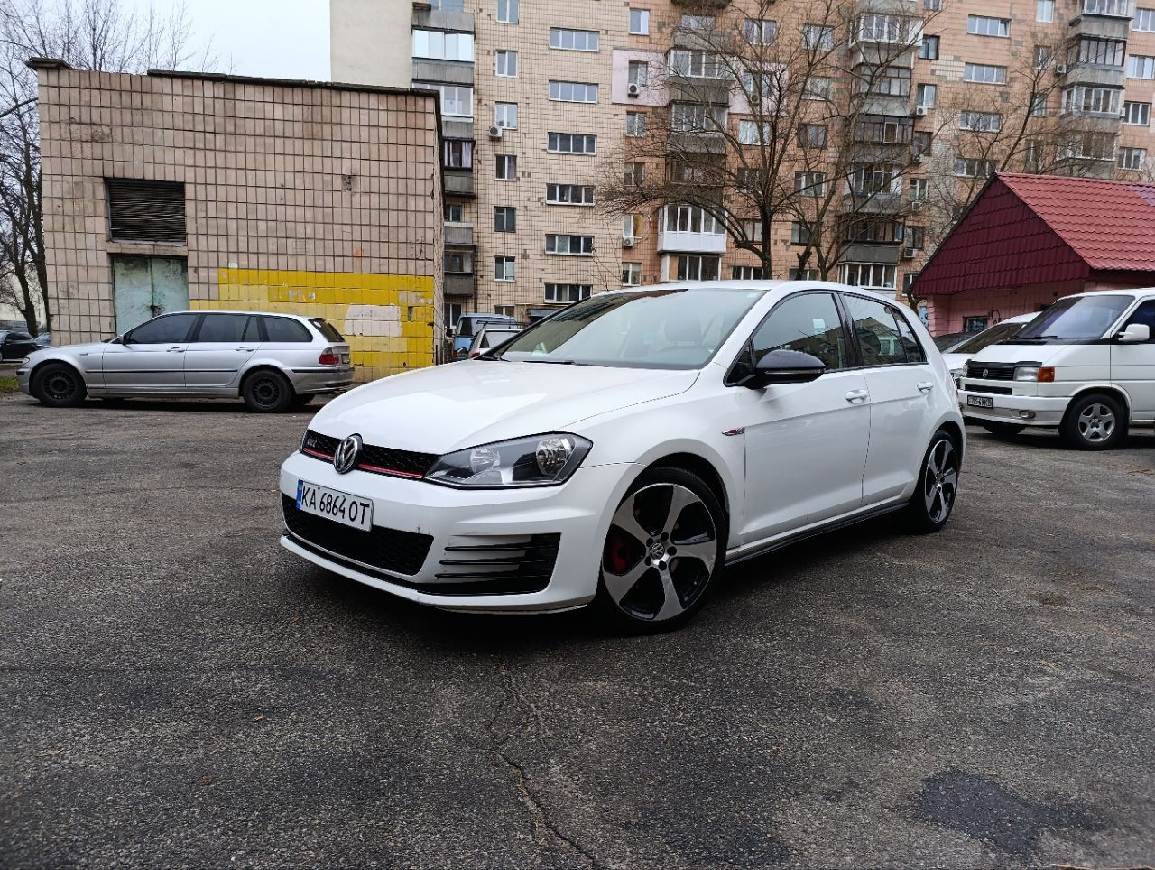 Volkswagen Golf GTI - фото 1
