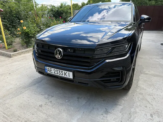 Volkswagen Touareg - фото 1