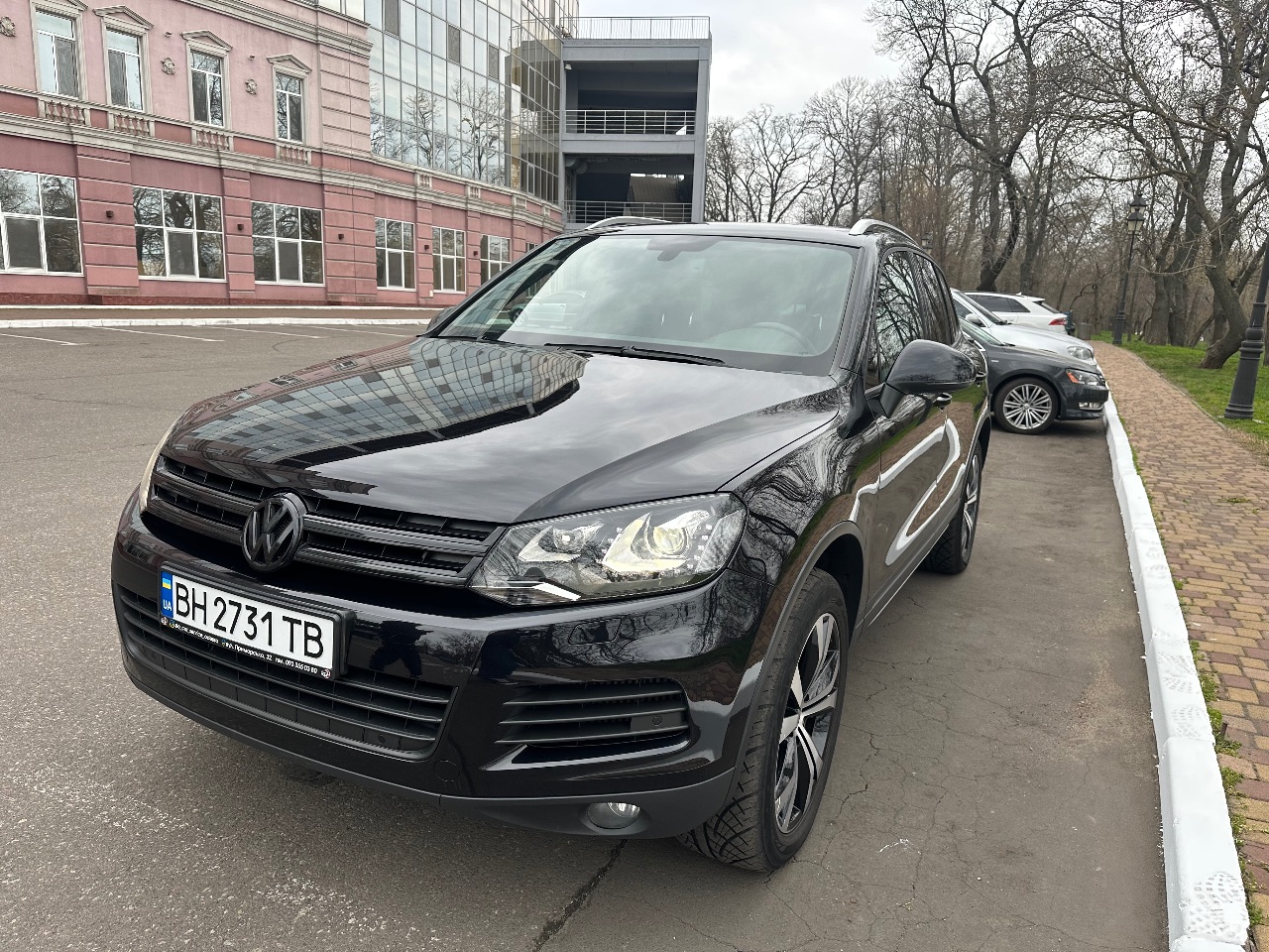 Volkswagen Touareg - фото 5